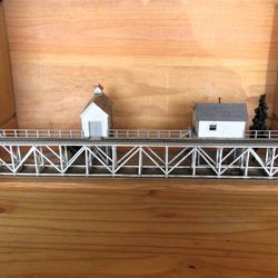 Train - HO Scale Model Railroad Icing Platform & Ice House