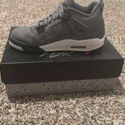 Women’s 6 Grey Jordan 4s