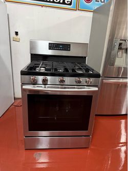 Samsung 5-burner gas stove in very good condition, working perfectly, delivered and installed with a 3-month warranty