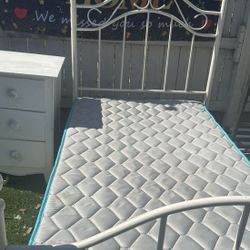 Twin Bed 
