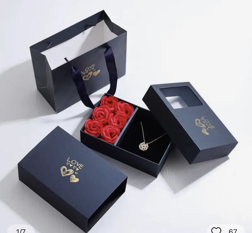 6 Rose Box Magnetic Folding Heart Four-leaf Clover Pendant Necklace for Women Girlfriend Aesthetic Anniversary Valentines Gifts