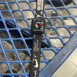 Apple Watch SE 40mm Black Aluminum Case GPS Cellular, Unlocked