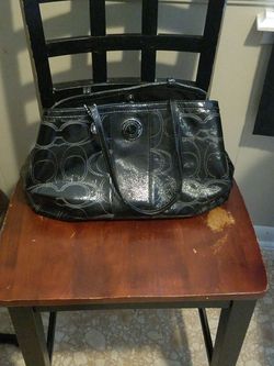 very nice coach purse with authentic TAG for cheap!! 40.00 obo