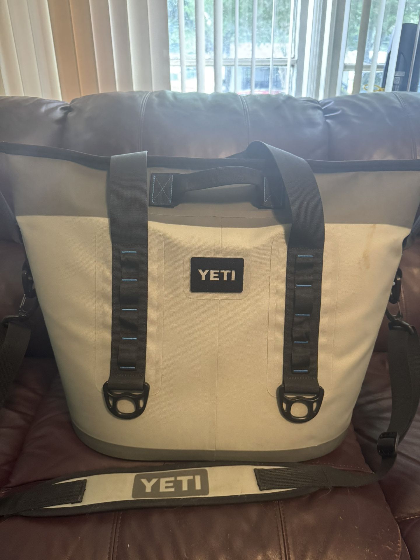 YETI Hopper Two 40 Soft Side Cooler Gray Blue Perfect Condition