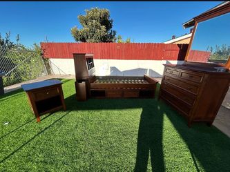Solid twin wood bed