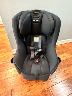 Nuna Rava Car Seat- Black- Great condition
