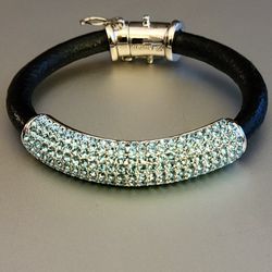 FABULOUS PAVÉ AND LEATHER BRACELET  