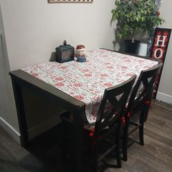 Beautiful Tall brown kitchen table
❌️Need Gone ASAP!❌️
