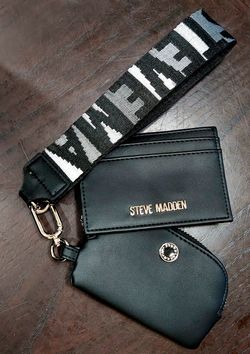 Steve Madden Barisa multi-piece wristlet utility set