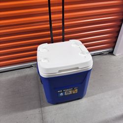 Igloo 60 qt Profile II Roller Cooler Blue