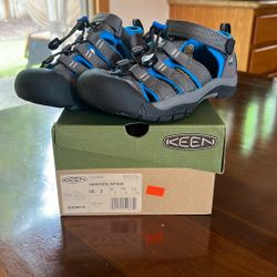 New KEEN Newport H2 Closed Toe Water Sandals Size 2 