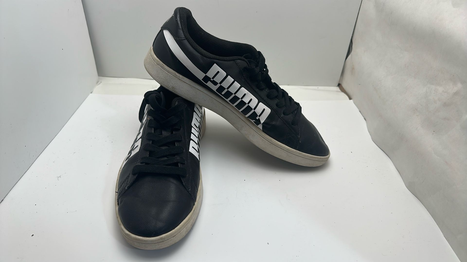 Puma, Black And White Smash V2 Max Sneakers Men’s Size 9