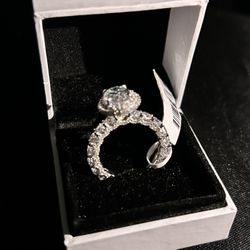 Oval Cut Diamond White 925 Sterling Silver Halo Moissanite ring