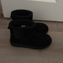 UGGS WOMEN SIZE 8
