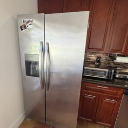 Frigidaire Refrigerator 