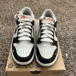 Nike Dunks  (Size 5.5y)
