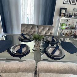 Dining Table With 6 Velvet Chairs 