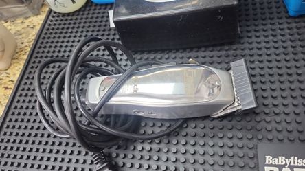 Brand new professional clippers with guards and cords