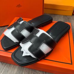 Hermes Oran Noir Sandals Eu40/US9 with box and dust bag