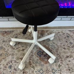 Black and white round rolling stool 15.5-20.5” 