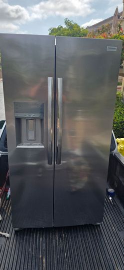 Frigidaire 36 side by side refrigerator freezer