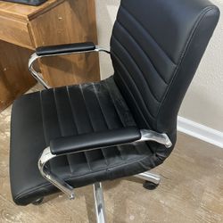 Like New Desk Chair