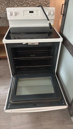 White Electric Range with Glass Cooktop