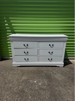 White 6-Drawer Dresser – Heavy & Spacious Storage Chest