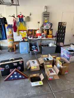 Moving Sale: Everything needs to be cleared out. Sportscards, Pokémon toys