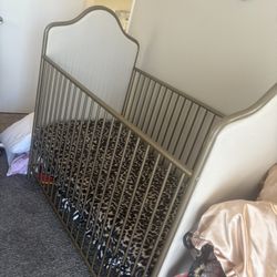 Pretty Princess Crib 