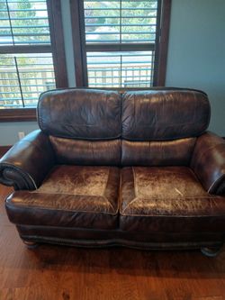 VERY COMFORTABLE LOVE SEAT