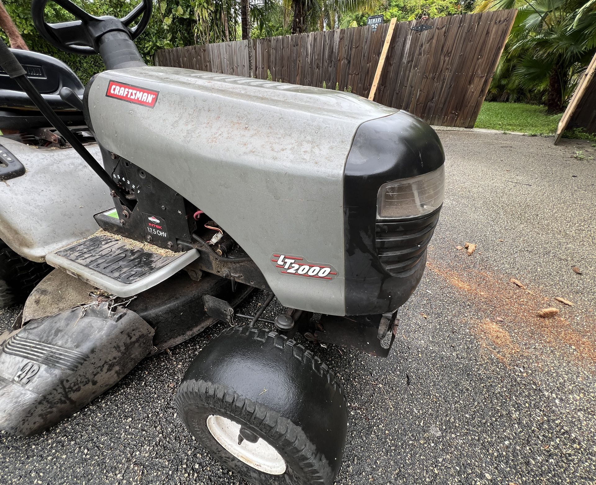 2008 Craftsman LT2000 Riding Lawn Mower