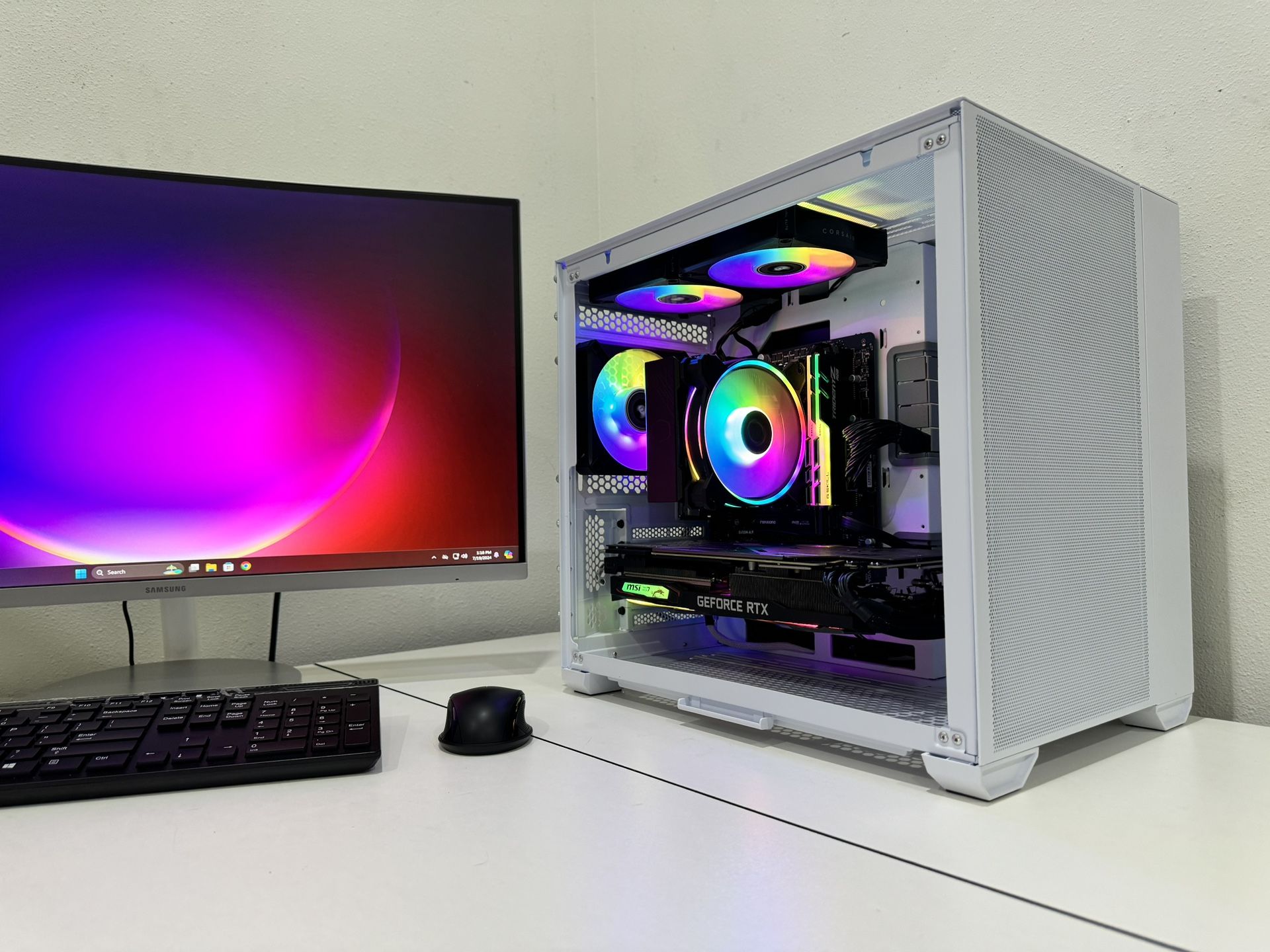 Beautiful White Gaming PC with Monitor Ryzen 5 1TB SSD RTX Graphics