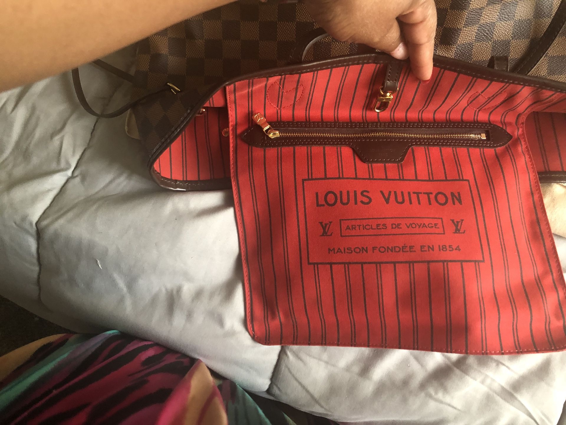 Louis Vuitton Neverfull MM Damier Ebene with Cherry Red for Sale in  Nichols, NY - OfferUp