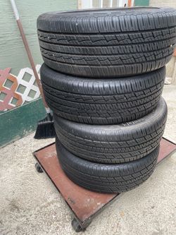 4 llantas buenas 90x 100. De vida  continental  215. 55x17       $200