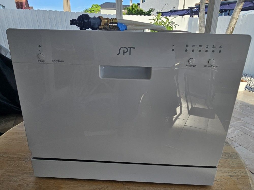 SPT SD-2201S: Countertop Dishwasher