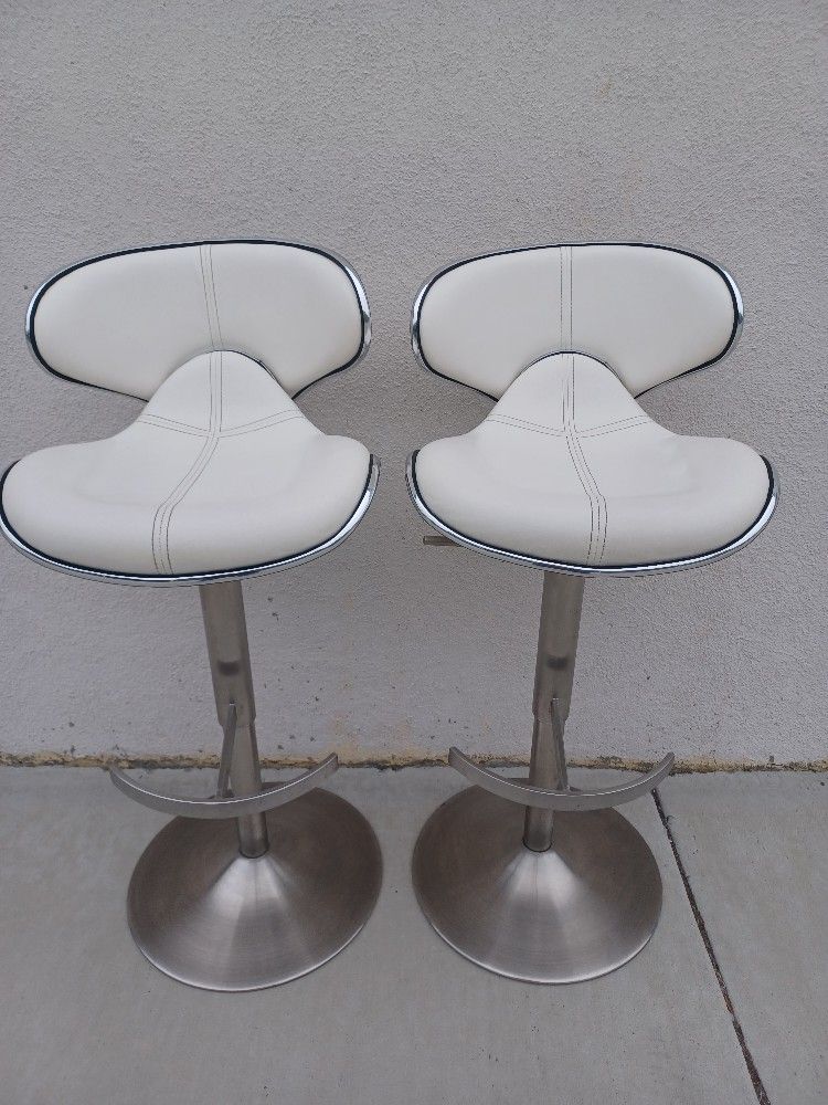 Set Of Two Pretty Bar Stools