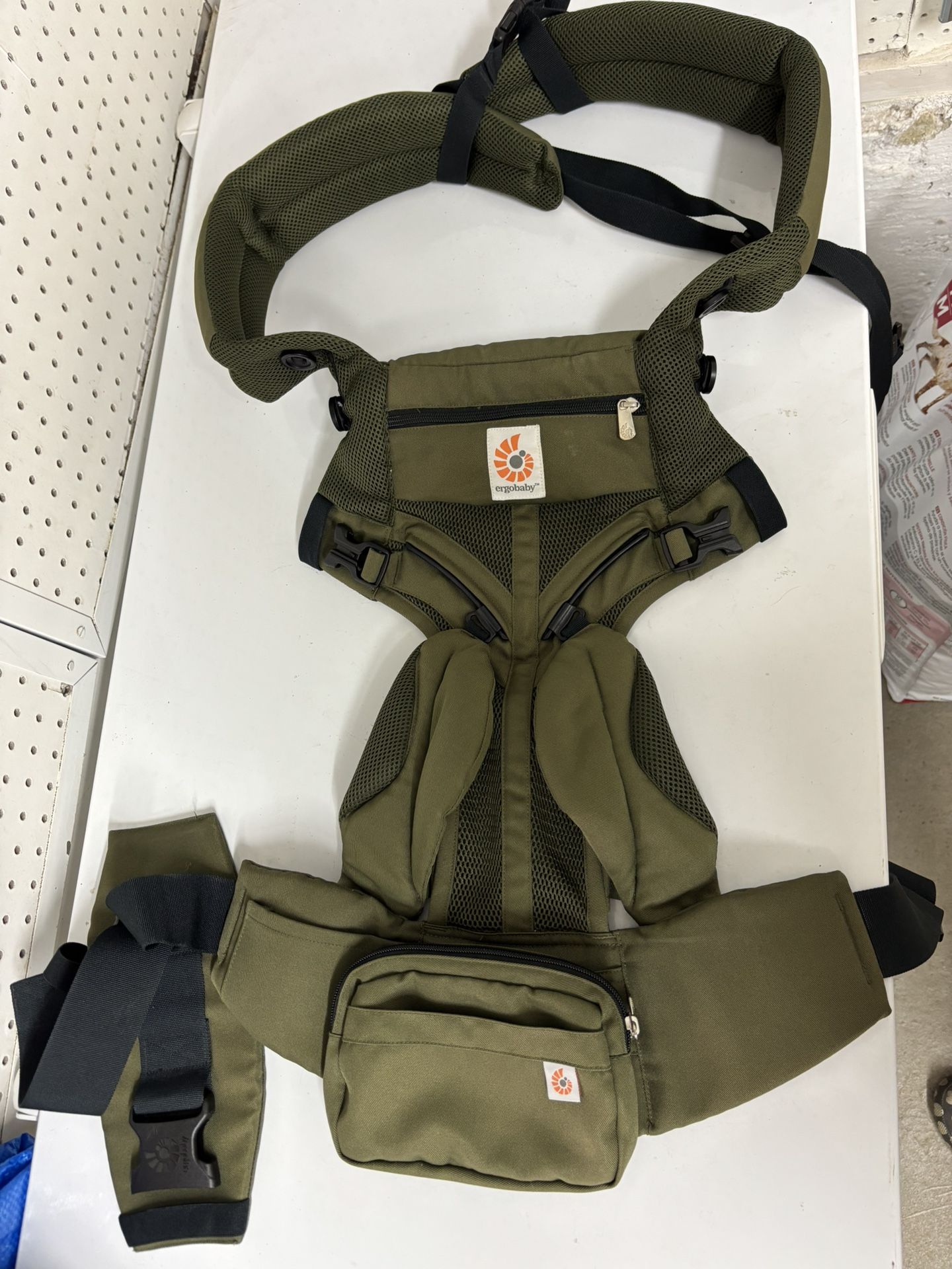 Ergobaby baby carrier olive green