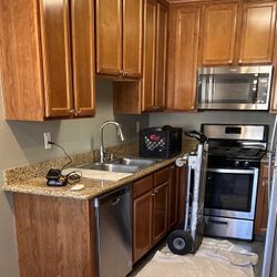 Kitchen Wall Cabinets & Base Cabinets & Granite 