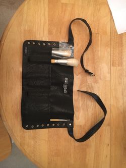 Makeup artists brush belt. Bed Head brand leather with 3 new make up brushes.