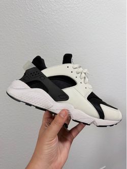 Nike white and black huarache