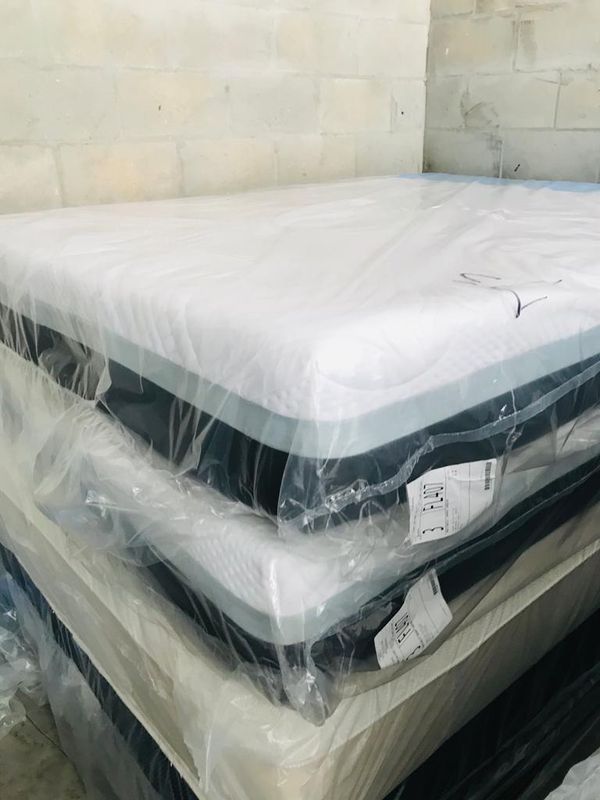 Queen mattress Memory Foam 10,5" inches Available all ...