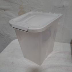 Medium Size Pet Food Container 