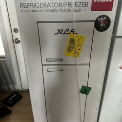 RCA Retro Fridge/ Freezer Combo 7.5 Cu. Ft. (Black)