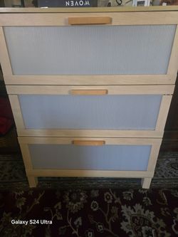 3 drawer dresser $30 obo