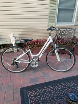 Women's Diamondback Vital 2 "Devine" Hybrid Bike - Size Small (15")