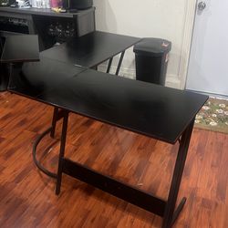 Gaming desk