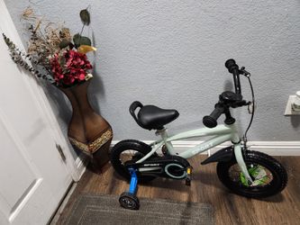 Sports Bike Kids 12 new Ready to ride good condition I'm located walnut and Craig check my page