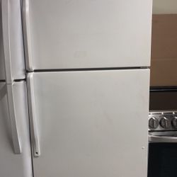 Amana Top Freezer Refrigerator 18 Cu Ft In White 