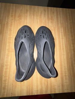 Yeezy Foam Runners Black Size 9s 
